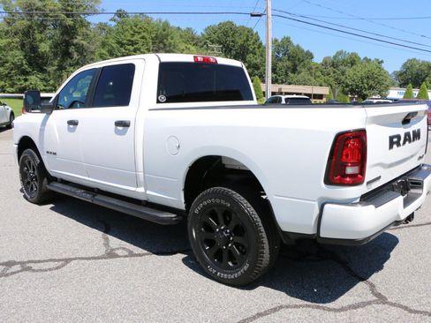 Used 2025 RAM 2500 Big Horn AWD/4WD image 3