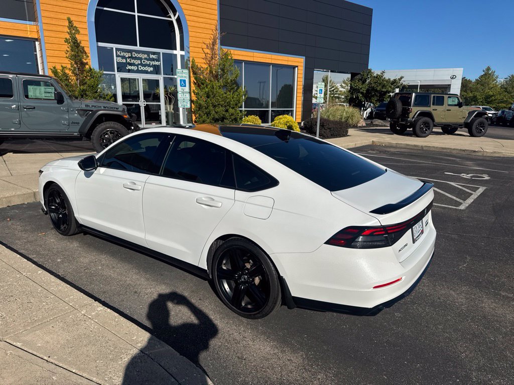 Used 2023 Honda Accord Sport image 4