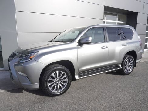Used 2023 Lexus GX 460 Luxury image 3
