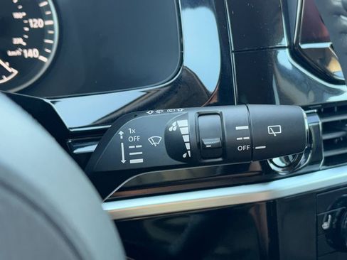 Used 2025 Nissan Pathfinder SV image 16