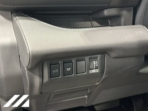 Used 2024 Subaru Ascent Limited w/ Technology Package AWD/4WD image 10