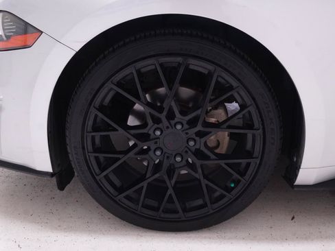 Used 2018 Ford Mustang Coupe w/ Equipment Group 101A RWD image 26