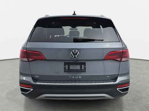 Certified 2024 Volkswagen Taos SE image 4