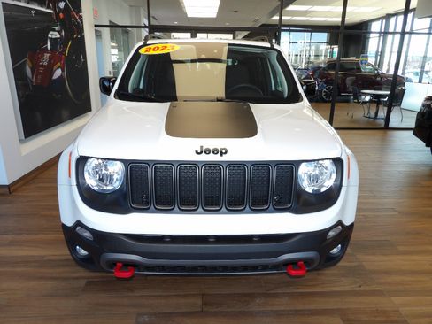 Used 2023 Jeep Renegade Trailhawk AWD/4WD image 2