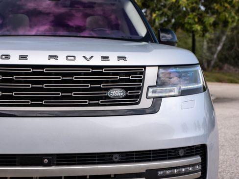 Used 2023 Land Rover Range Rover SE AWD/4WD image 13
