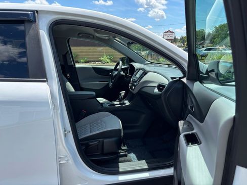 Used 2023 Chevrolet Equinox LS w/ LS Convenience Package AWD/4WD image 35