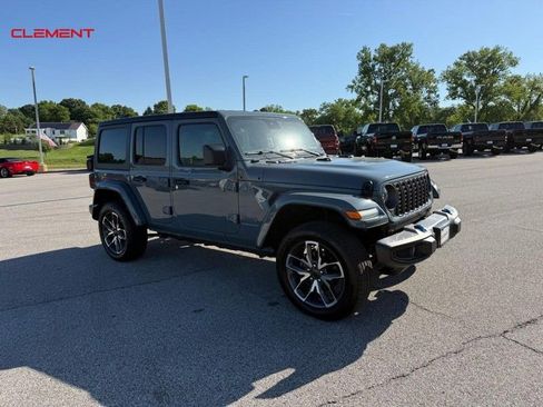 Used 2024 Jeep Wrangler Unlimited w/ Convenience Group AWD/4WD image 9