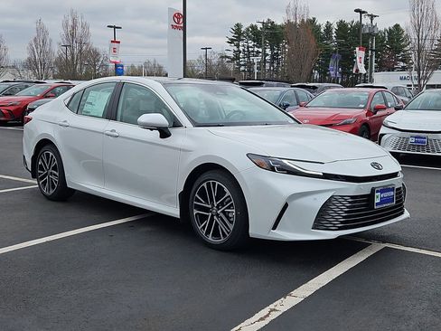 New 2026 Toyota Camry Hybrid AWD/4WD image 3