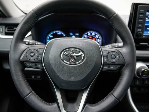 Used 2021 Toyota RAV4 XLE w/ Convenience Package AWD/4WD image 4