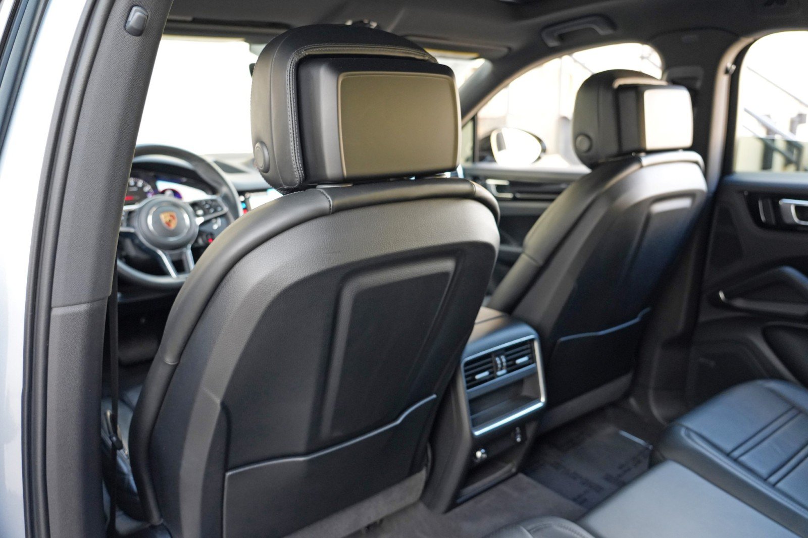 Used 2023 Porsche Cayenne Coupe w/ Premium Package AWD/4WD image 40