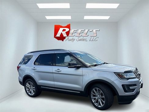Used 2016 Ford Explorer XLT w/ Equipment Group 202A AWD/4WD image 5