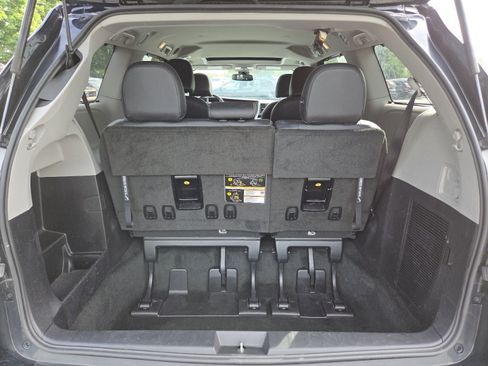 Used 2019 Toyota Sienna SE w/ SE Preferred Package AWD/4WD image 22