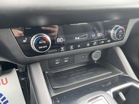 Used 2025 Mitsubishi Outlander SE image 46