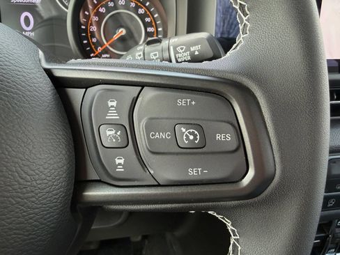 Used 2025 Jeep Wrangler Unlimited Sport AWD/4WD image 22