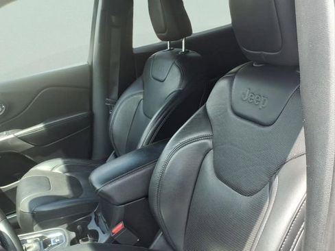 Used 2019 Jeep Cherokee Limited AWD/4WD image 9