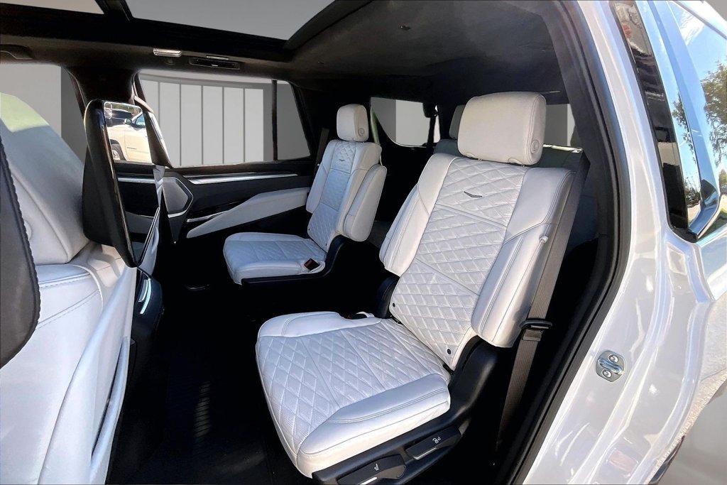 Certified 2025 Cadillac Escalade V AWD/4WD image 28