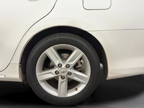 Used 2014 Toyota Camry LE image 37