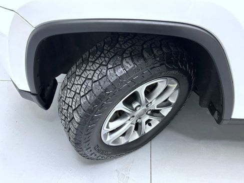 Used 2015 Jeep Grand Cherokee Limited w/ Luxury Group II image 23