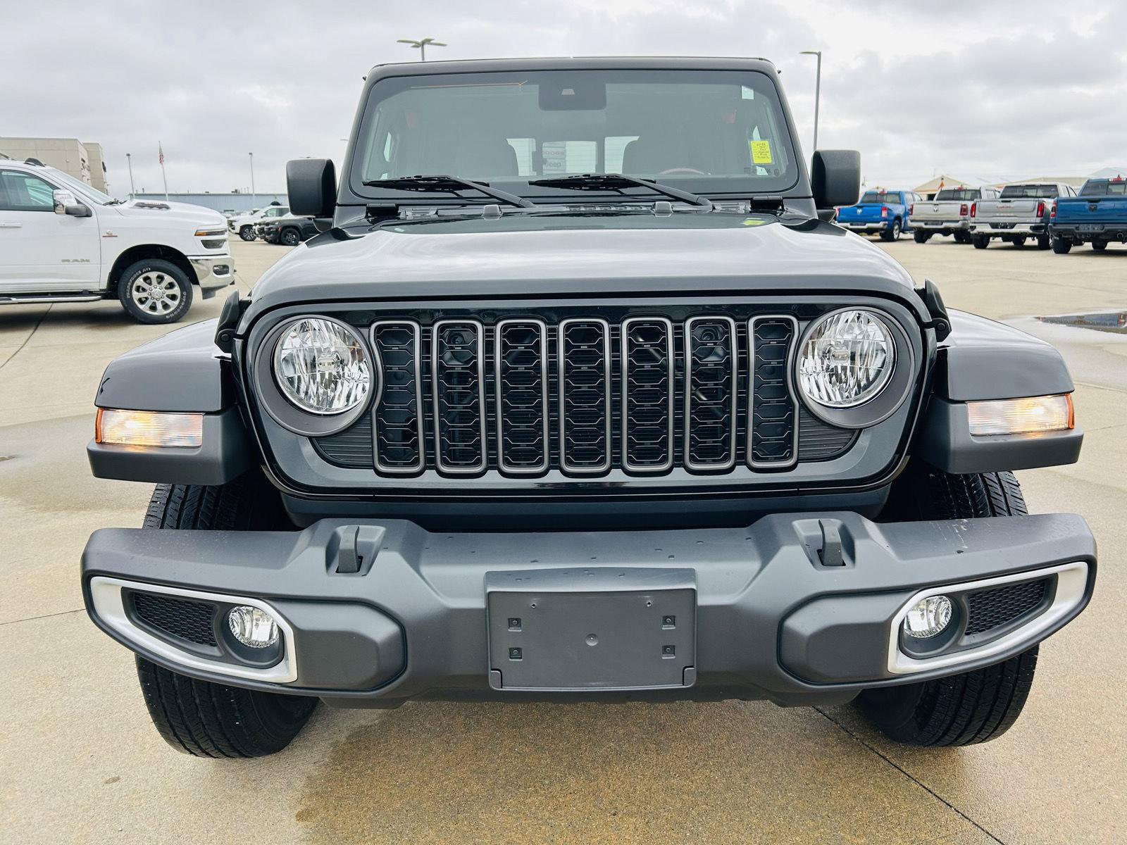 Used 2024 Jeep Gladiator Sport AWD/4WD image 31