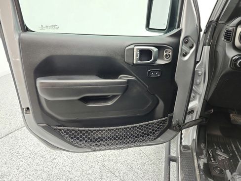 Used 2019 Jeep Wrangler Sport AWD/4WD image 12