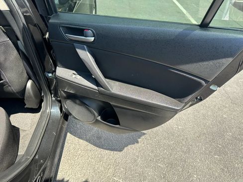 Used 2011 MAZDA MAZDA3 i Touring FWD image 15