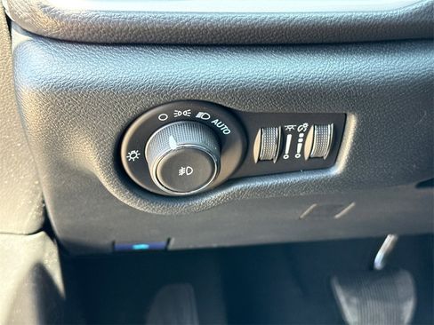 New 2025 Chrysler Pacifica Select w/ Uconnect Theater Family Group image 28