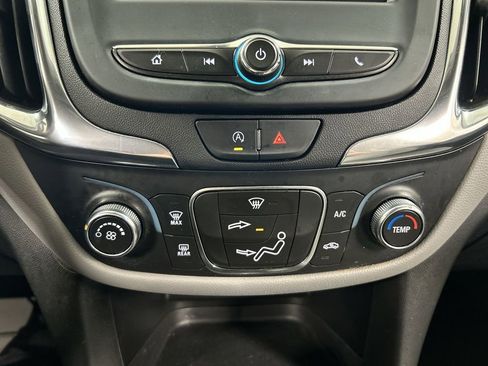 Used 2022 Chevrolet Equinox LS image 16