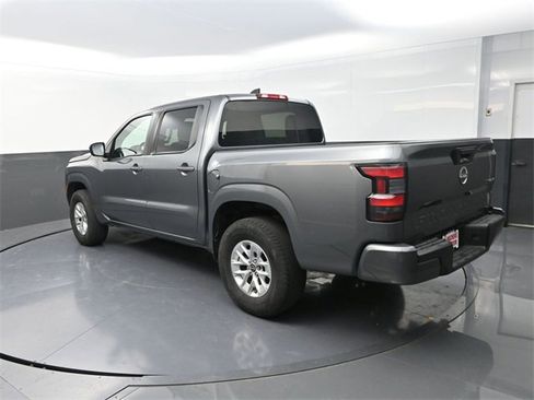 Used 2024 Nissan Frontier SV image 5