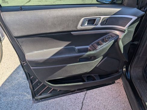 Used 2015 Ford Explorer XLT image 11