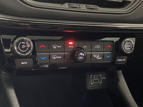 New 2026 Jeep Compass Latitude image 27