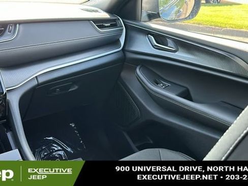 New 2025 Jeep Grand Cherokee Laredo w/ Luxury Tech Group I image 25