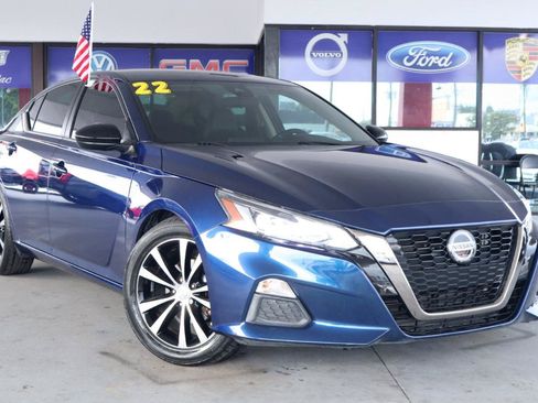 Used 2022 Nissan Altima 2.5 SR FWD image 2