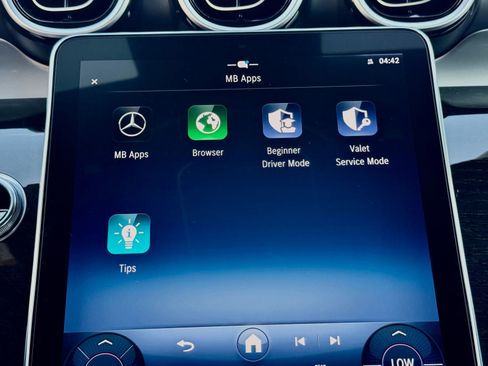 Used 2023 Mercedes-Benz GLC 300 image 37