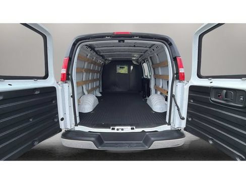 Used 2025 GMC Savana 2500 w/ Driver Convenience Package RWD image 31