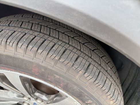 Used 2020 Ford Explorer Platinum w/ Premium Technology Package image 5