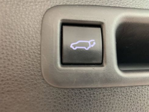 Used 2022 Toyota Highlander XLE AWD/4WD image 15