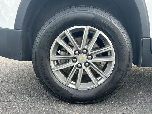 Used 2023 Chevrolet Traverse LT image 12