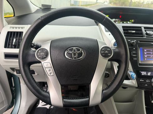 Used 2014 Toyota Prius V Five image 29
