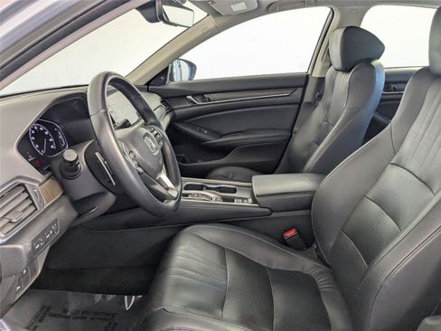 Used 2018 Honda Accord Touring image 10