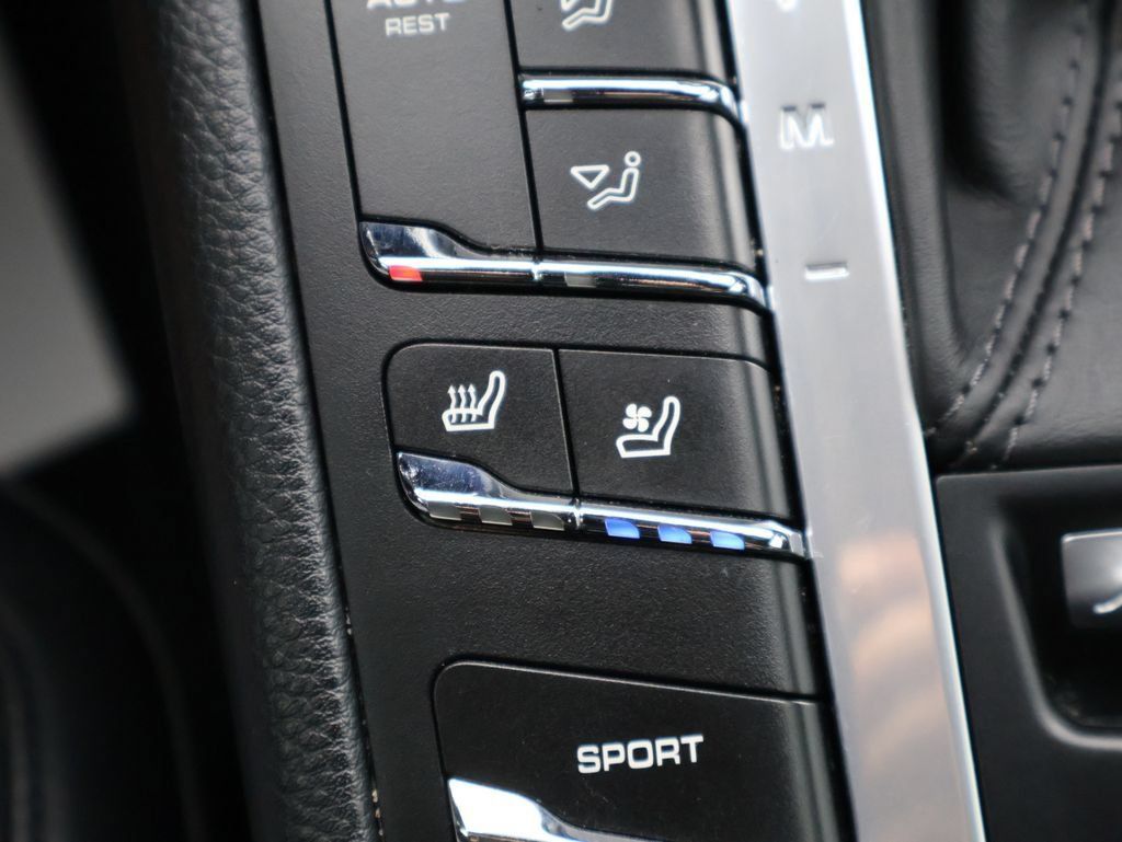 Used 2018 Porsche Macan AWD/4WD image 26