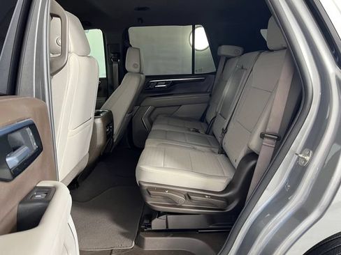 Used 2025 Chevrolet Tahoe LS RWD image 24