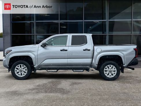 Used 2024 Toyota Tacoma SR image 8