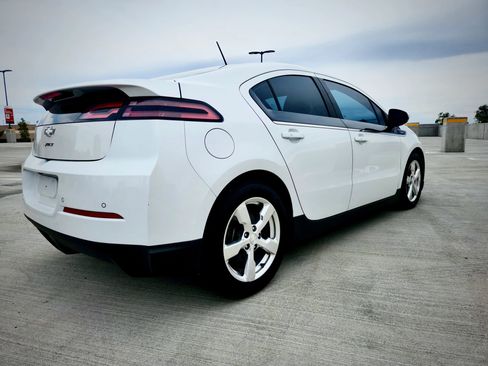 Used 2015 Chevrolet Volt Premium w/ Premium Trim Package image 6