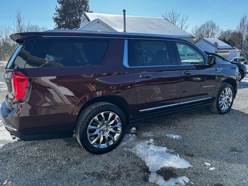 Used 2022 GMC Yukon XL Denali w/ Advanced Technology Package AWD/4WD image 5