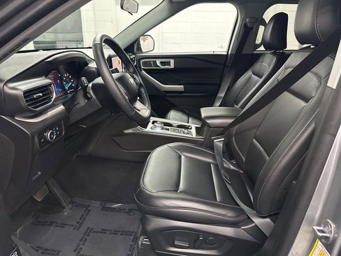 Used 2024 Ford Explorer XLT w/ Equipment Group 202A image 21