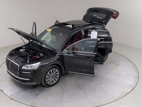 Used 2025 Lincoln Corsair Reserve image 55