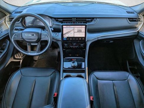 Used 2024 Jeep Grand Cherokee Limited w/ Black Appearance Package image 17