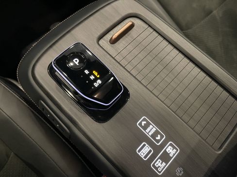 Used 2024 Nissan Ariya AWD image 18