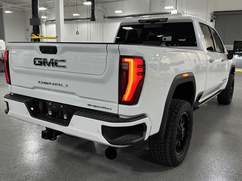Used 2025 GMC Sierra 2500 Denali Ultimate w/ Max Trailering Package AWD/4WD image 10