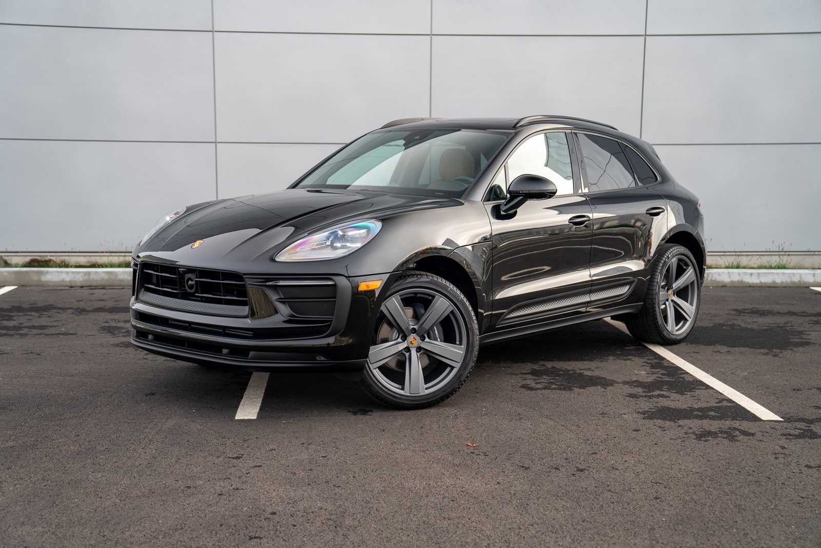 Certified 2026 Porsche Macan AWD/4WD image 1